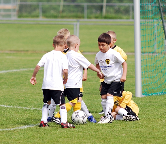 2010_0605_04-05.JPG - P/F04 Internmatcher