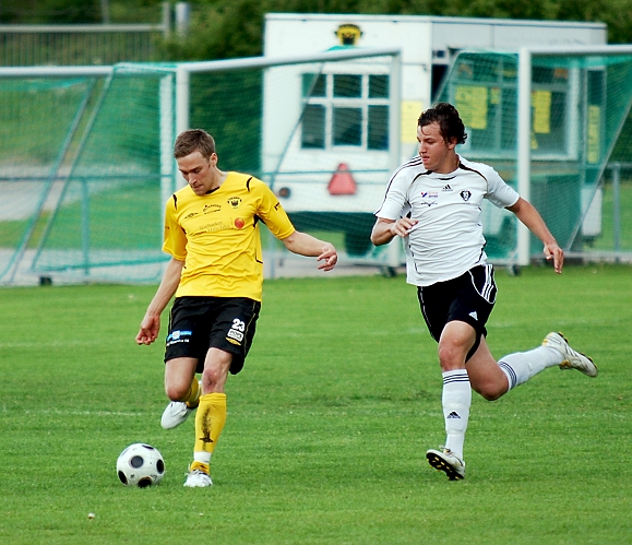 2010_0610_03.JPG - #23 Samuel Hultqvist åter i den gula tröjan, studieledig över sommaren