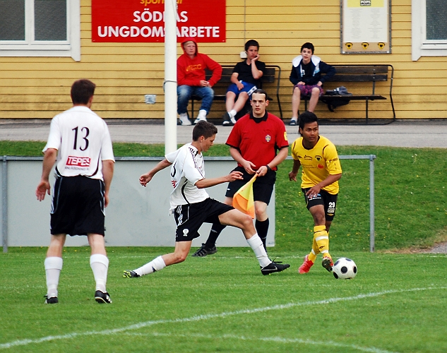 2010_0610_29.JPG - Mack Thachumphu kom in i 2:a halvlek