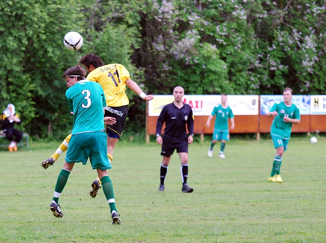 2010_0613_28.JPG - Rio Babovic i nickduell med en Irstaback