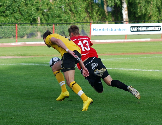 2010_0616_20.JPG - Matchens spelare i respektive lag, Miralem Malic och John Hallin