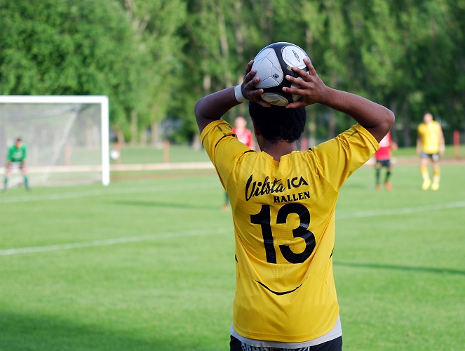 2010_0616_21.JPG - jonas Hammarlund skall kasta inkast