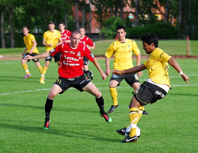 2010_0616_32.JPG - Jonas Hammarlund utmanar Kungsörsspelaren