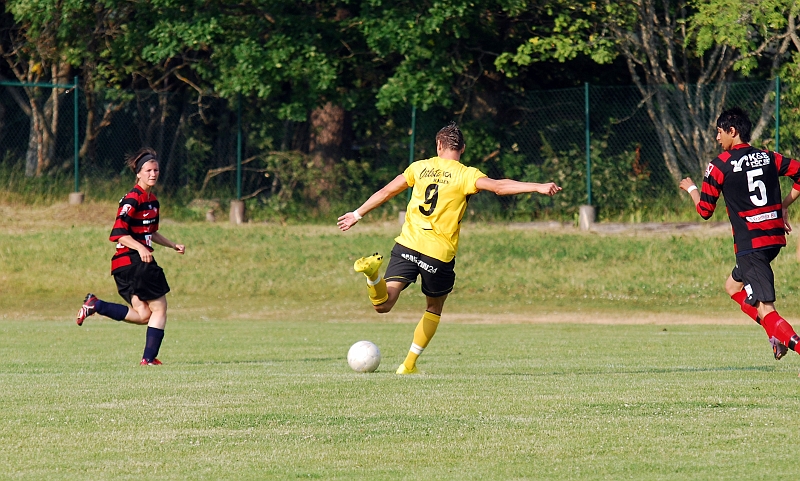 2010_0703_53.JPG - "Mirre" går för ett avslut mot mål