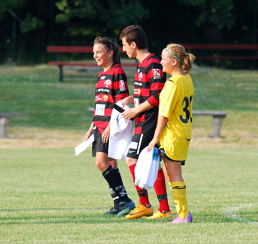 2010_0703_66.JPG - 3st pristagare dör Ida Asp står närmast