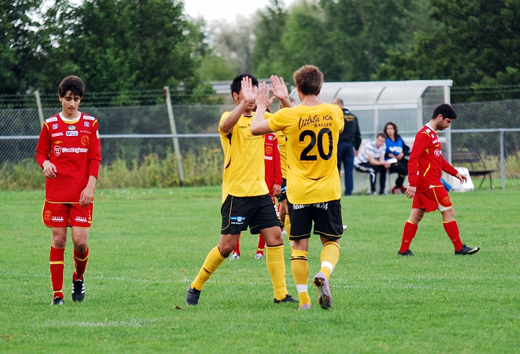 2010_0802_16.JPG - Mergim Bekaj har precis kvitterat till 1-1