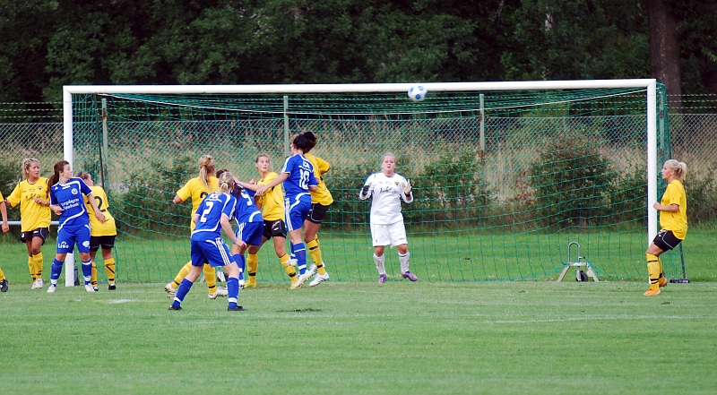 2010_0805_09.JPG - En Frövihörna där Södraförsvaret får undan bollen