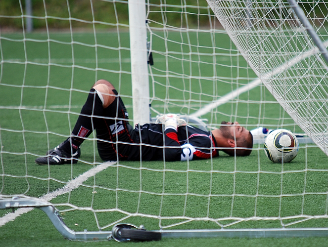 2010_0822_28.JPG - Juventus målvakt funderar kanske över hur det kunde bli mål