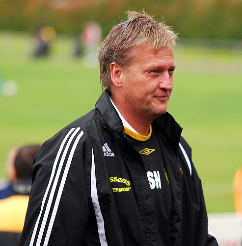 2010_0918_64.JPG - En mycket nöjd Stefan Nilsson efter matchen. Vinst mot Kungsör och samtidigt Seriesegrare.