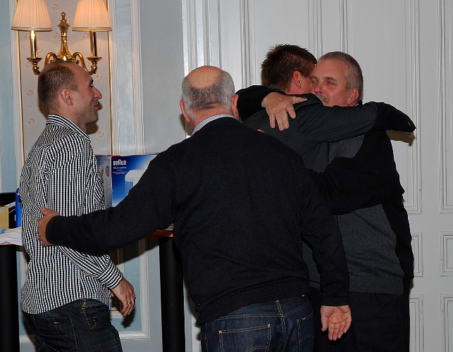 2010_1023_08.JPG - Först ut var Salih Resulovic och Roberto Blom som prisades för sina insatser runt laget