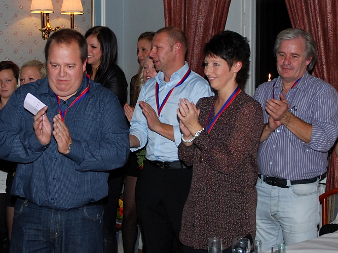 2010_1023_15.JPG - Delar av Damlagets ledare