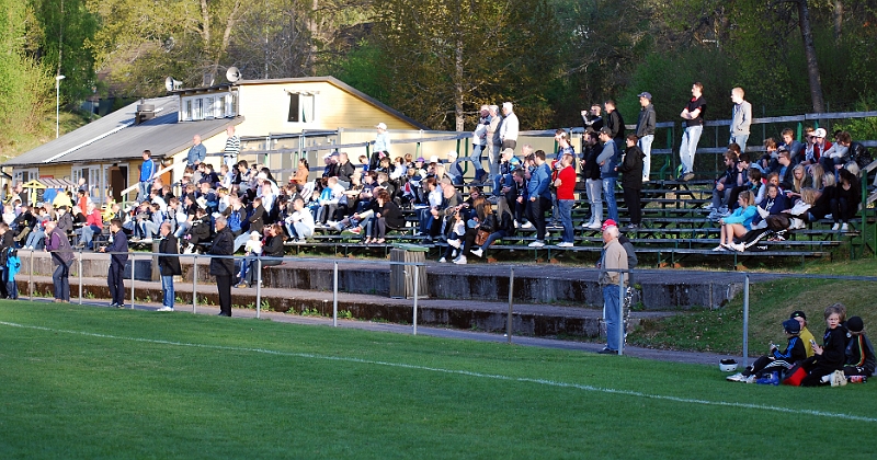 2011_0429_12.JPG - 236 betalande på Idyllen i hemmapremiären mot Örebro Syrianska IF