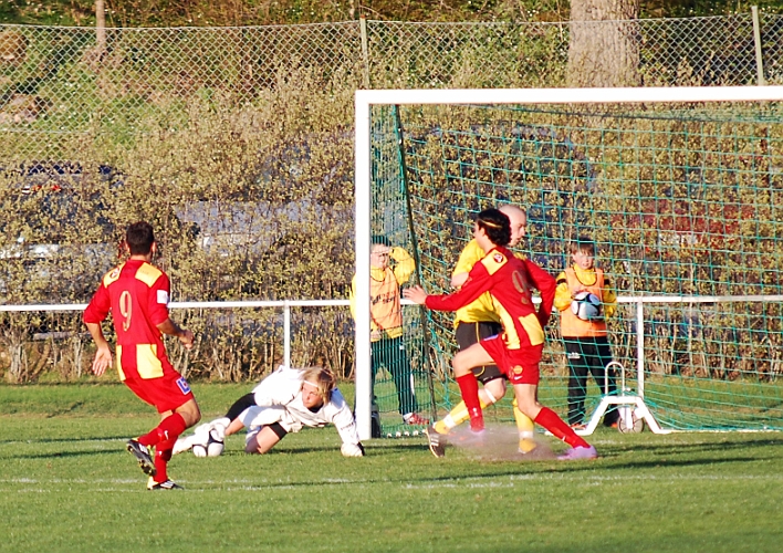 2011_0429_23.JPG - Nils Carlsson får handen på bollen och reder ut situationen