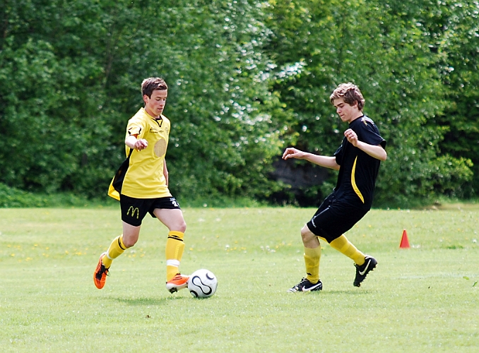 2011_0528_05.JPG - Jasmin Budimovic utmanar sin back