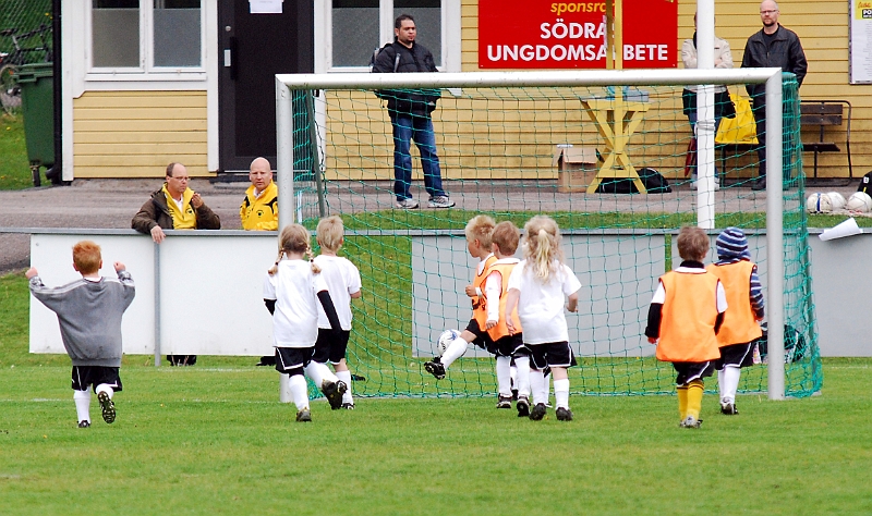 2011_0528_01-11.JPG - P/F06 Internmatch