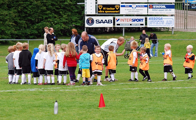 2011_0528_01-15.JPG - P/F06 Internmatch