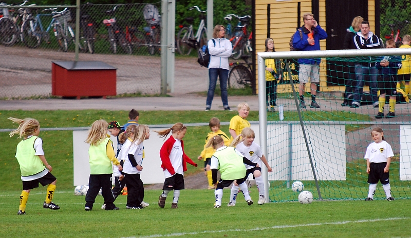 2011_0528_05-09.JPG - F04/05 Internmatch