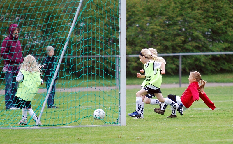 2011_0528_05-11.JPG - F04/05 Internmatch