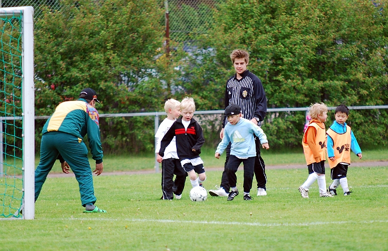 2011_0528_07-02.JPG - P05 Internmatch