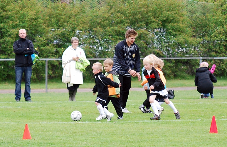 2011_0528_07-03.JPG - P05 Internmatch