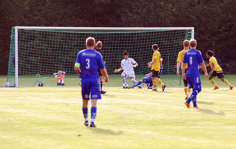 2011_0726_05.JPG - En farlig Ölmechans men Regis Colombelli reder ut situationen