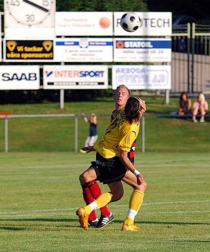 2011_0803_14.JPG - Rio Babovic fångar in bollen med blicken