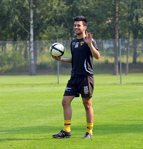 2011_0827_03.JPG - Mergim Bekaj började matchen på bänken idag