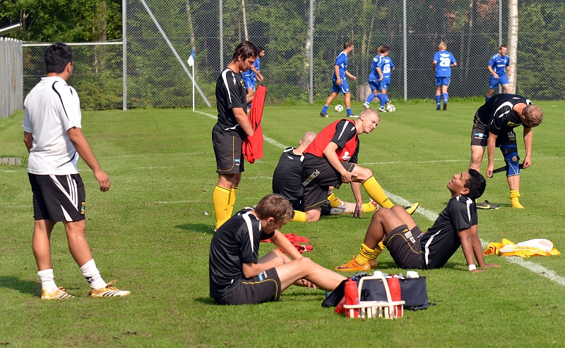 2011_0827_06.JPG - Förberedelser innan match