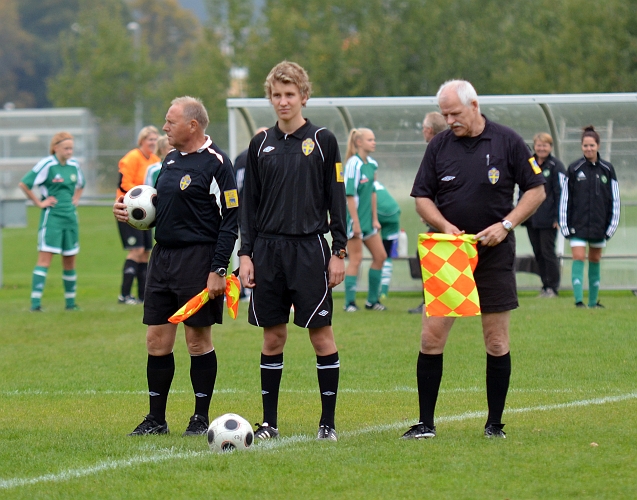 2011_0925_01.JPG - Domartrion i dagens match
