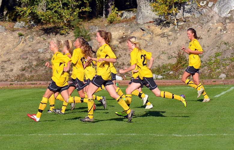 2011_1001_02.JPG - En sista rusch innan matchstart