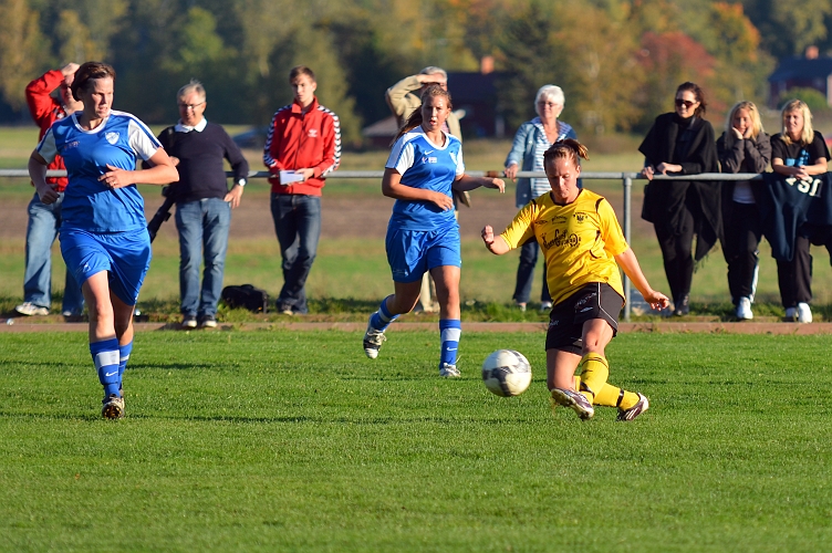 2011_1001_56.JPG - Karin Haglind bryter ett uppspel