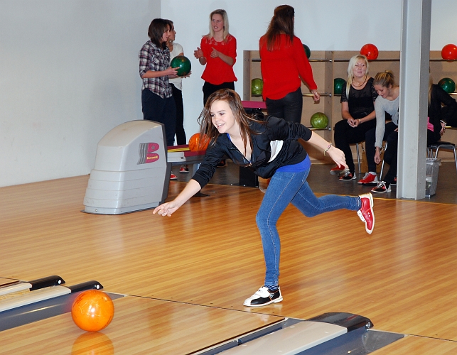 2011_1112_08.JPG - Damernas Bowling