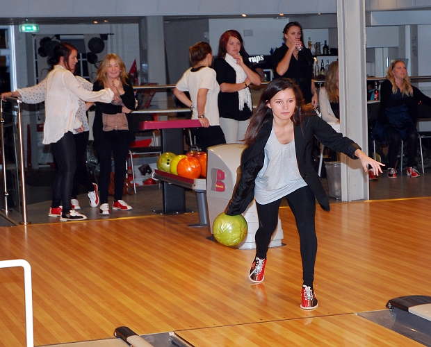 2011_1112_09.JPG - Damernas Bowling