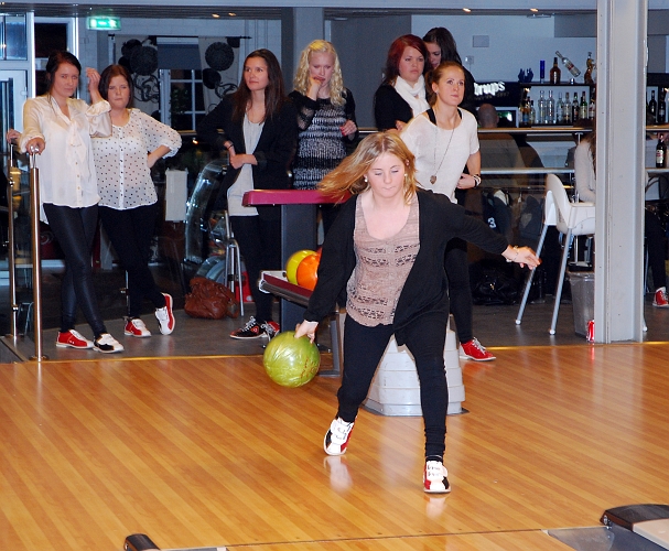 2011_1112_11.JPG - Damernas Bowling