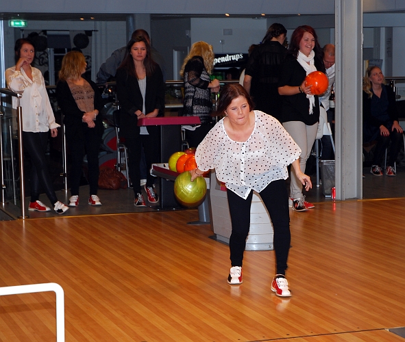 2011_1112_13.JPG - Damernas Bowling