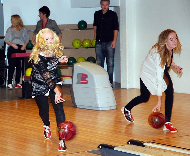 2011_1112_16.JPG - Damernas Bowling
