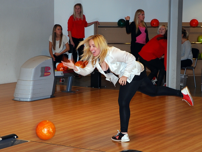 2011_1112_22.JPG - Damernas Bowling