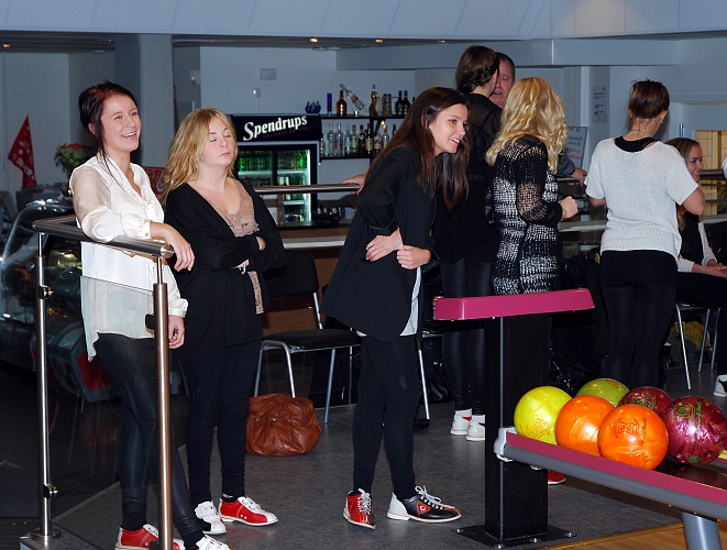 2011_1112_24.JPG - Damernas Bowling