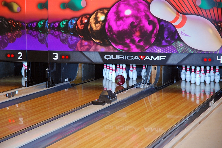 2011_1112_34.JPG - Disco Bowling