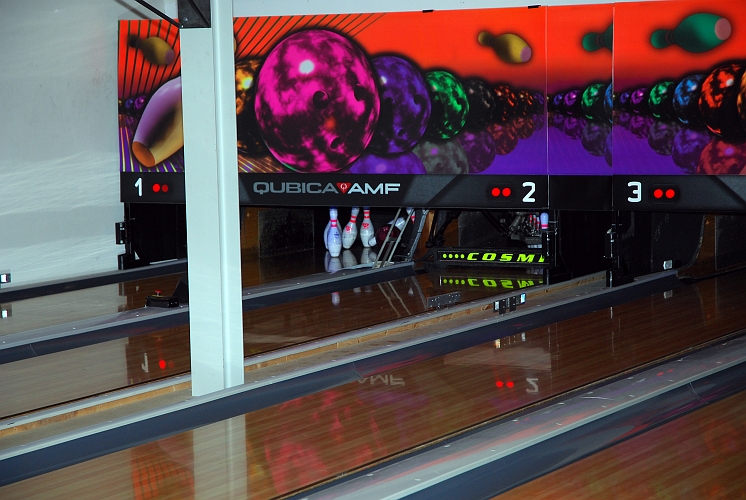2011_1112_35.JPG - Disco Bowling
