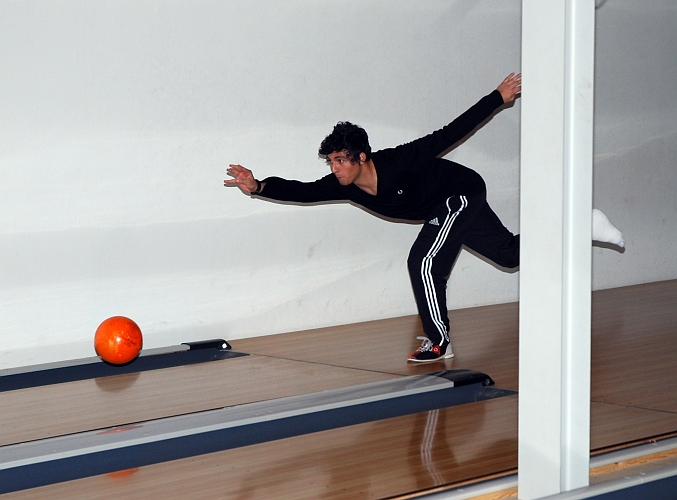 2011_1112_42.JPG - Herrarnas Bowling