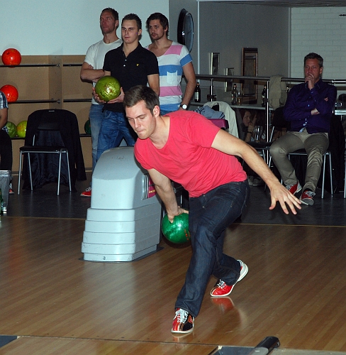 2011_1112_47.JPG - Herrarnas Bowling