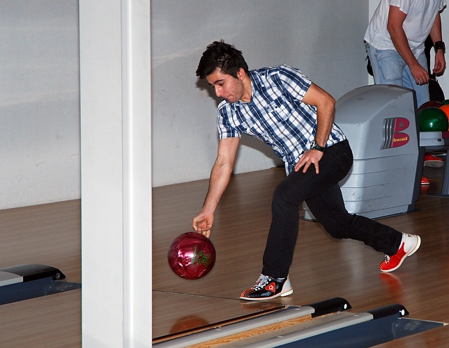 2011_1112_51.JPG - Herrarnas Bowling