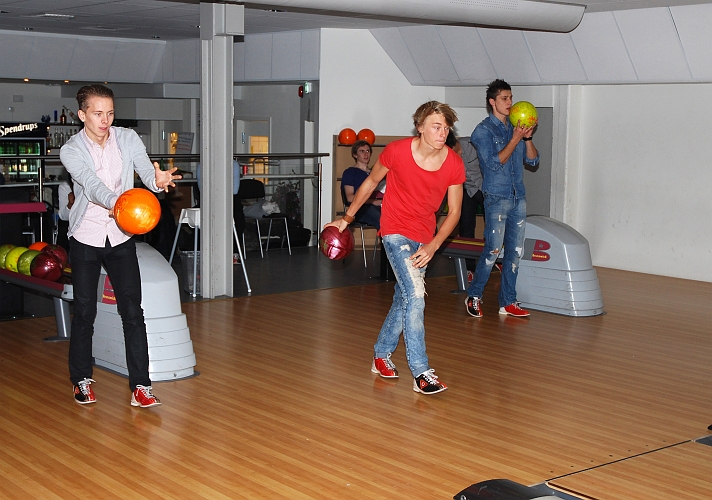 2011_1112_60.JPG - Herrarnas Bowling