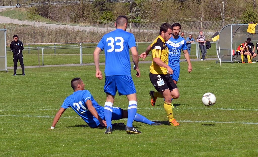 2014_0426_16.JPG - Zico fälls inne i straffområdet och Södra får straff