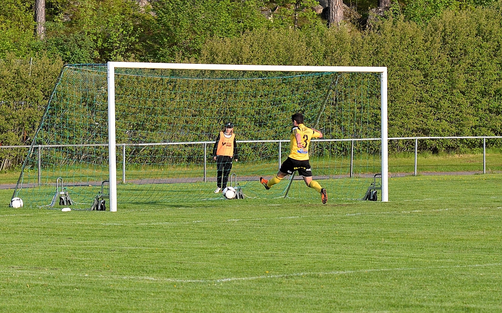 2014_0521_10.JPG - . . . . och gör 1-0 till Södra