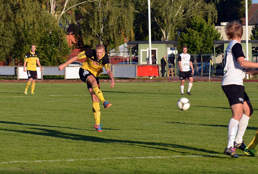 2014_0828_02.JPG - Filip Stjernfeldt skjuter från distans